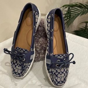 8 1/2 M Coach Dock Sider casual shoes. So smart and cute. Great looking .